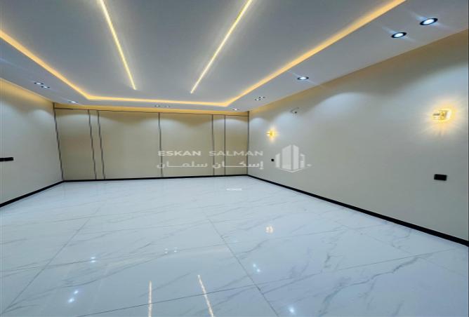 251257 - Property Image 2