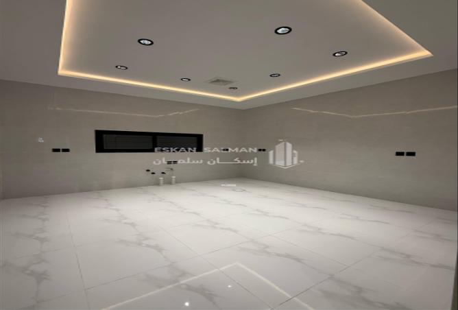 252068 - Property Image 3