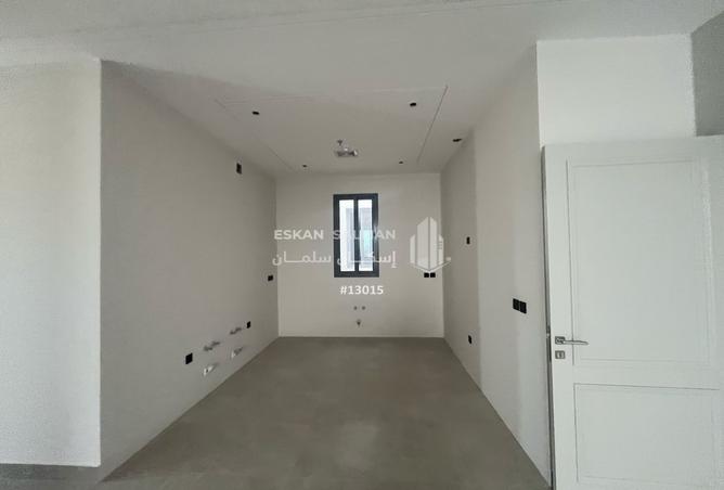 252081 - Property Image 3