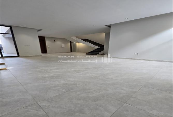 252180 - Property Image 2