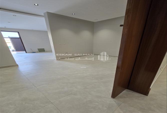 252180 - Property Image 3