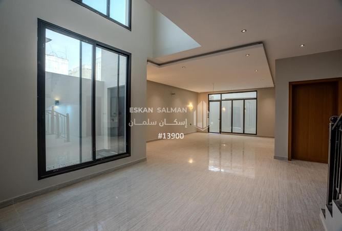 252319 - Property Image 3