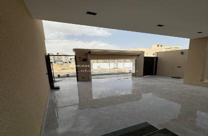 طابق كامل - 7 غرف نوم - 4 حمامات للبيع في شعبة الشيخ - خميس مشيط - عسير