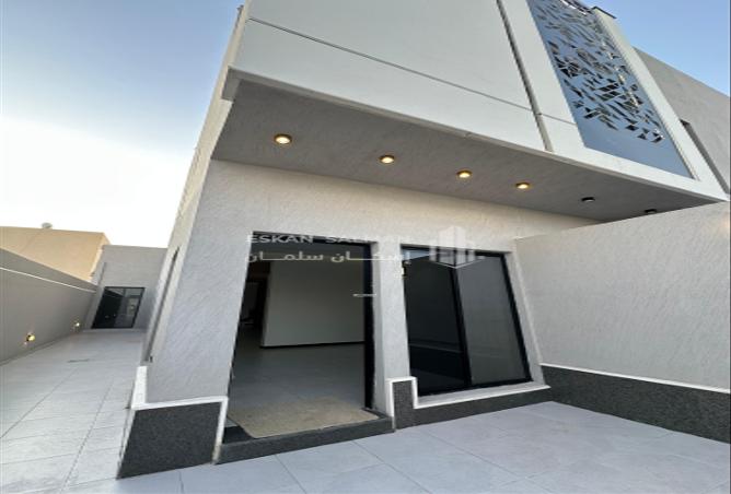 252562 - Property Image 3