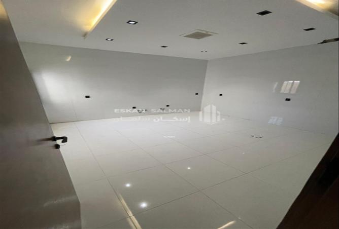 253225 - Property Image 2