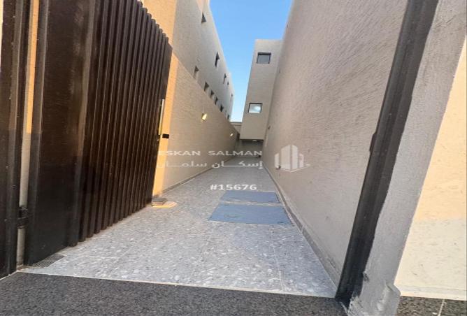 255597 - Property Image 3