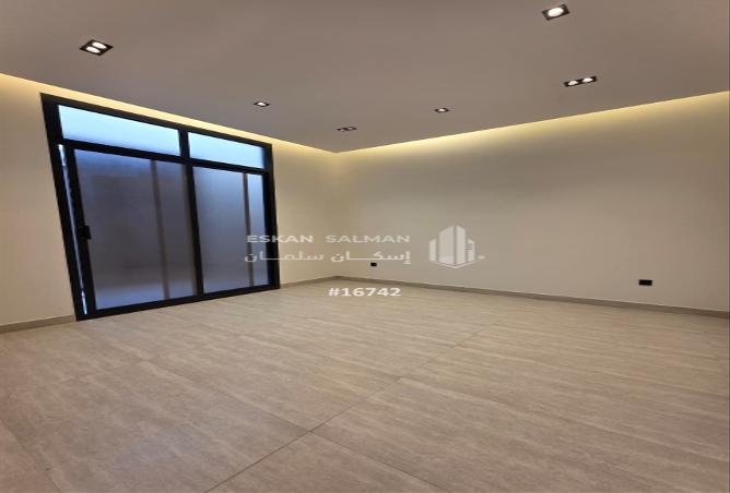 256767 - Property Image 2