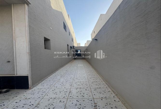 252279 - Property Image 2