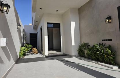 Full Floor - 5 Bedrooms - 4 Bathrooms for sale in Al Munisiyah - Riyadh - Ar Riyadh
