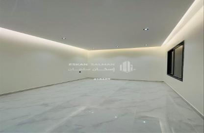 Apartment - 5 Bedrooms - 4 Bathrooms for sale in العزيزية - Al Jubail - Eastern