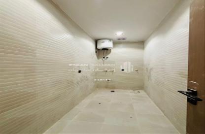Apartment - 5 Bedrooms - 4 Bathrooms for sale in العزيزية - Al Jubail - Eastern