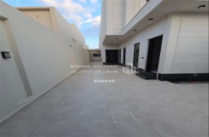 Full Floor - 5 Bedrooms - 3 Bathrooms for sale in الجزيرة - Buraydah - Al Qassim