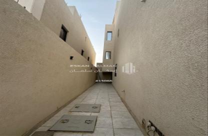 طابق كامل - 6 غرف نوم - 3 حمامات للبيع في الجنادرية - الرياض - الرياض