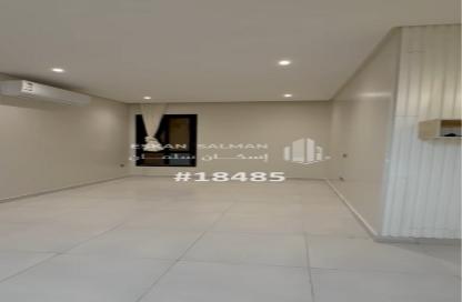 Apartment - 5 Bedrooms - 4 Bathrooms for sale in Al Yarmuk - Riyadh - Ar Riyadh
