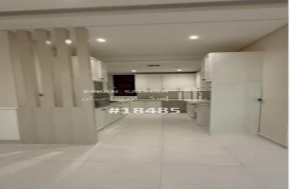 Apartment - 5 Bedrooms - 4 Bathrooms for sale in Al Yarmuk - Riyadh - Ar Riyadh