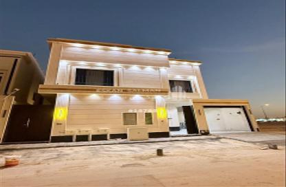 Full Floor - 7 Bedrooms - 4 Bathrooms for sale in Al Janadriyah - Riyadh - Ar Riyadh