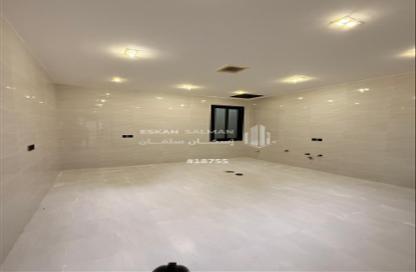 Full Floor - 6 Bedrooms - 4 Bathrooms for sale in Dahiyat Namar - Riyadh - Ar Riyadh