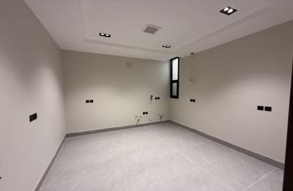 Full Floor - 5 Bedrooms - 3 Bathrooms for sale in Ishbiliyah - Riyadh - Ar Riyadh