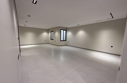 Full Floor - 5 Bedrooms - 3 Bathrooms for sale in Ishbiliyah - Riyadh - Ar Riyadh