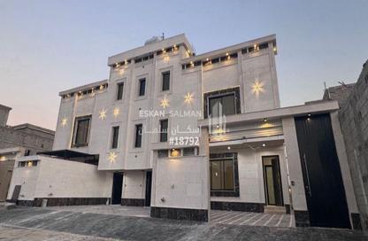 شقة - 8 غرف نوم - 5 حمامات للبيع في إشبيلية - الجبيل - الشرقية