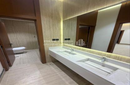 Full Floor - 4 Bedrooms - 3 Bathrooms for sale in Tuwaiq - Riyadh - Ar Riyadh