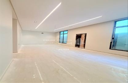 طابق كامل - 5 غرف نوم - 5 حمامات للبيع في الأمواج - الخبر - الشرقية