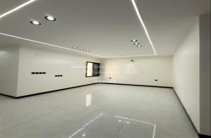 Apartment - 5 Bedrooms - 3 Bathrooms for sale in ريحه - At Taif - Makkah Al Mukarramah