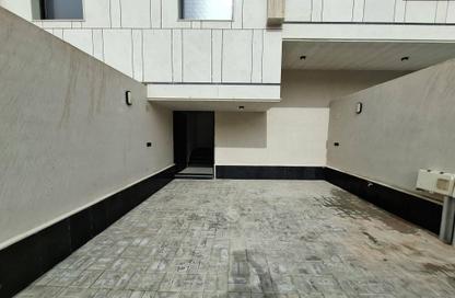 Apartment - 5 Bedrooms - 3 Bathrooms for sale in Al Munisiyah - Riyadh - Ar Riyadh