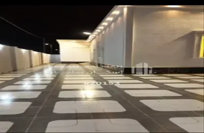 طابق كامل - 6 غرف نوم - 5 حمامات للبيع في الخزان - بيشة - عسير