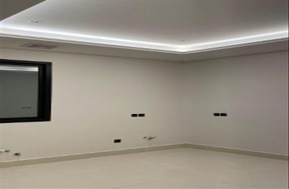 Full Floor - 5 Bedrooms - 3 Bathrooms for sale in الزهرة - Riyadh - Ar Riyadh