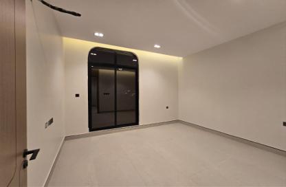 Full Floor - 5 Bedrooms - 2 Bathrooms for sale in Ar Rimal - Riyadh - Ar Riyadh