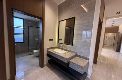 Apartment - 4 Bedrooms - 3 Bathrooms for sale in Al Yarmuk - Riyadh - Ar Riyadh