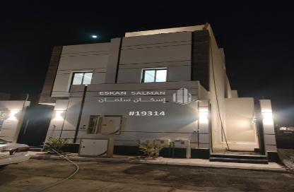 Full Floor - 5 Bedrooms - 4 Bathrooms for sale in Al Janadriyah - Riyadh - Ar Riyadh