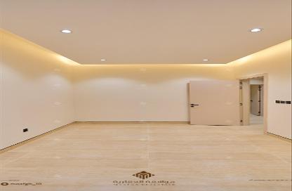 Full Floor - 6 Bedrooms - 3 Bathrooms for sale in Tuwaiq - Riyadh - Ar Riyadh