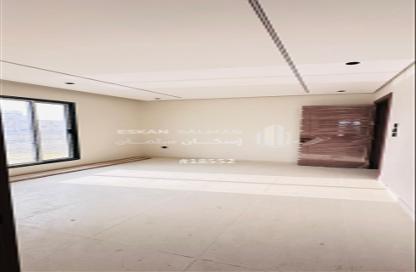 Apartment - 5 Bedrooms - 4 Bathrooms for sale in العزيزية - Al Jubail - Eastern