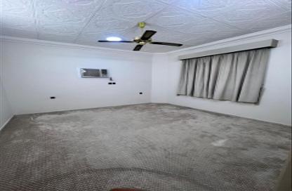 شقة - 4 غرف نوم - 2 حمامات للايجار في العزيزية - الرياض - الرياض