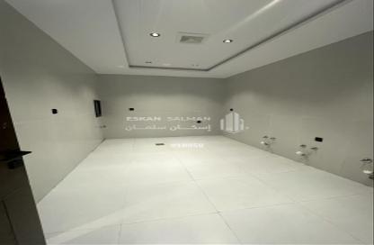 Apartment - 5 Bedrooms - 3 Bathrooms for sale in An Nuzhah - Jeddah - Makkah Al Mukarramah