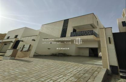 Full Floor - 5 Bedrooms - 5 Bathrooms for sale in Al Janadriyah - Riyadh - Ar Riyadh