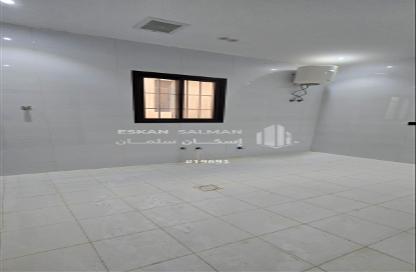 Full Floor - 5 Bedrooms - 3 Bathrooms for sale in Al Janadriyah - Riyadh - Ar Riyadh
