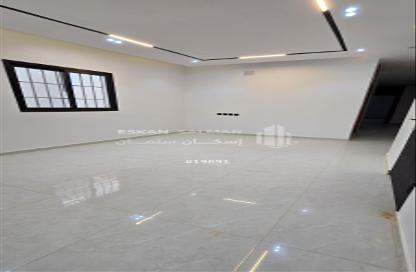 Full Floor - 5 Bedrooms - 3 Bathrooms for sale in Al Janadriyah - Riyadh - Ar Riyadh