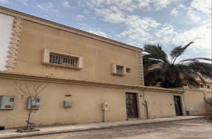 فيلا - 8 غرف نوم - 2 حمامات للبيع في الربوة - الرياض - الرياض