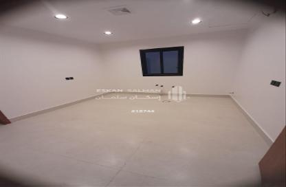 Full Floor - 6 Bedrooms - 4 Bathrooms for sale in Al Janadriyah - Riyadh - Ar Riyadh