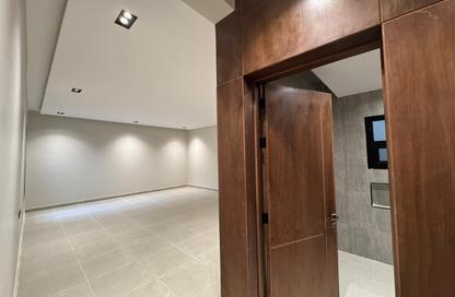 Full Floor - 5 Bedrooms - 5 Bathrooms for sale in Al Yarmuk - Riyadh - Ar Riyadh