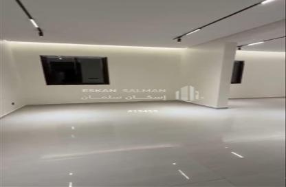 Full Floor - 6 Bedrooms - 3 Bathrooms for sale in غرناطة - Al Muzahimiyah - Ar Riyadh