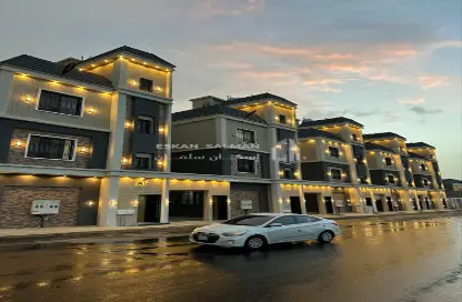 Full Floor - 7 Bedrooms - 4 Bathrooms for sale in Al Yarmuk - Khamis Mushayt - Asir