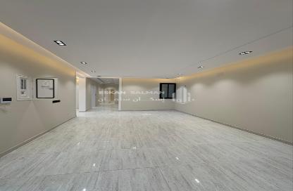 Full Floor - 6 Bedrooms - 5 Bathrooms for sale in المطار - أبها - Asir