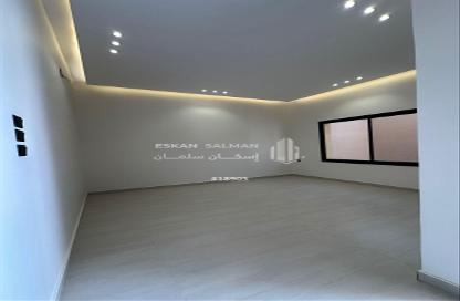 Full Floor - 5 Bedrooms - 3 Bathrooms for sale in Al Janadriyah - Riyadh - Ar Riyadh