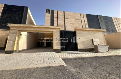 Full Floor - 5 Bedrooms - 3 Bathrooms for sale in Al Janadriyah - Riyadh - Ar Riyadh