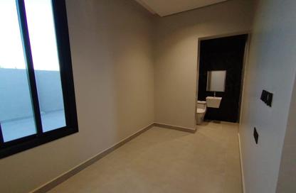 Villa - 5 Bedrooms - 6 Bathrooms for sale in Al Munisiyah - Riyadh - Ar Riyadh