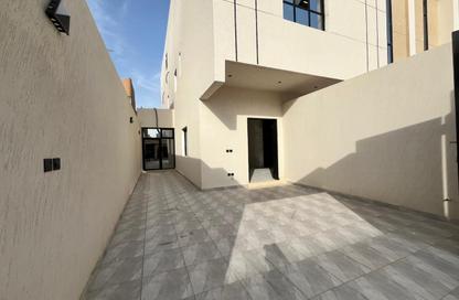Full Floor - 5 Bedrooms - 3 Bathrooms for sale in Al Aziziyah - Riyadh - Ar Riyadh
